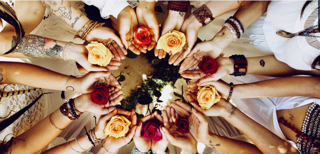 Michela Barucco propone Il Counseling di Gruppo, che è un percorso breve (circa 10 incontri) tra un Counselor e un gruppo di persone che condivide gli stessi obiettivi. Durante gli incontri il Counselor propone spunti di riflessioni, esercizi, esperienze e conduce la condivisione, il confronto, i feedback, gli eventuali conflitti contenendo il gruppo e i singoli.